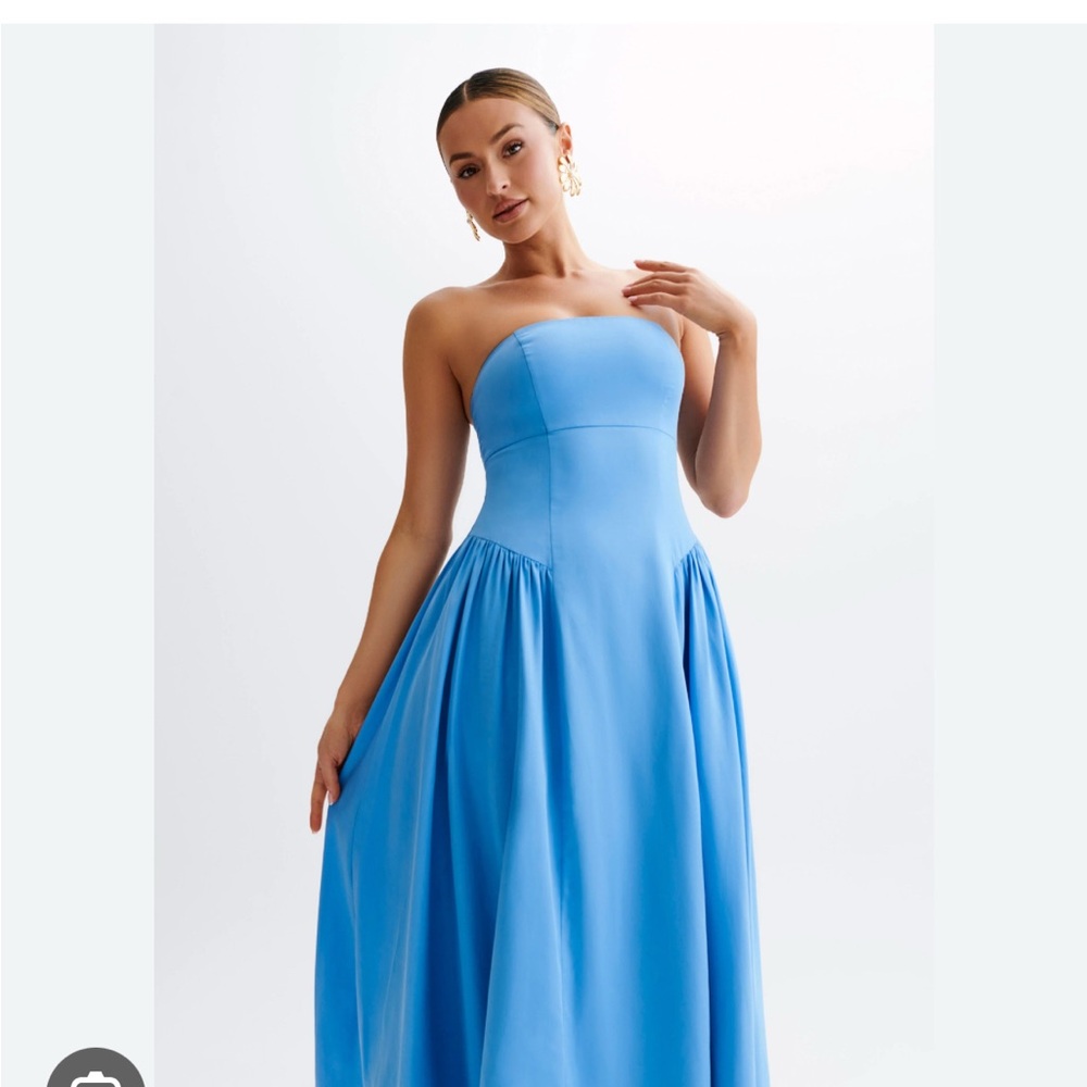 Elegant Blue Strapless Dress